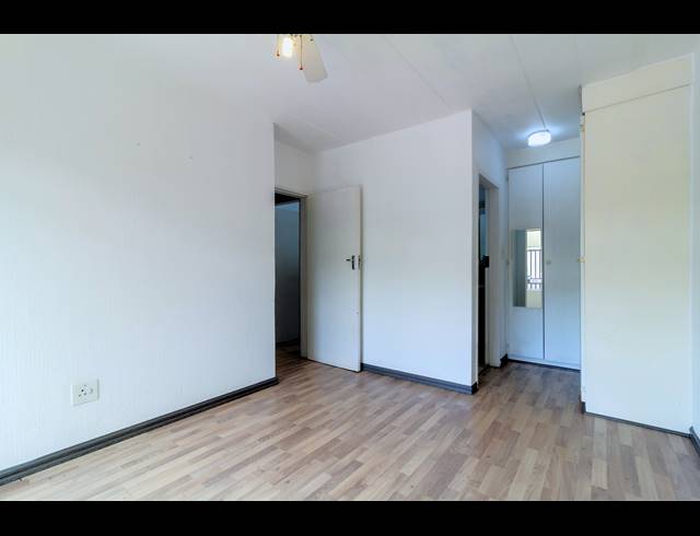 2 BEDROOM TOWNHOUSE FOR SALE IN ROODEKRANS